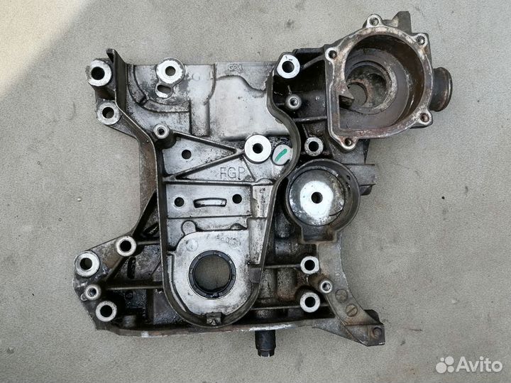 Крышка двигателя с масляным насосом Opel Astra H