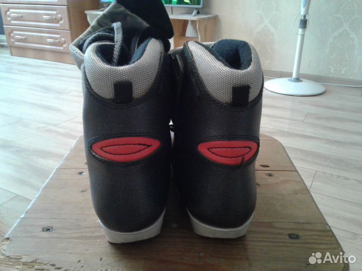 Лыжные ботинки