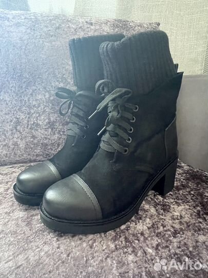 Продам женские ботинки