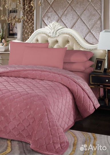 Пледы и покрывало на кровать новое