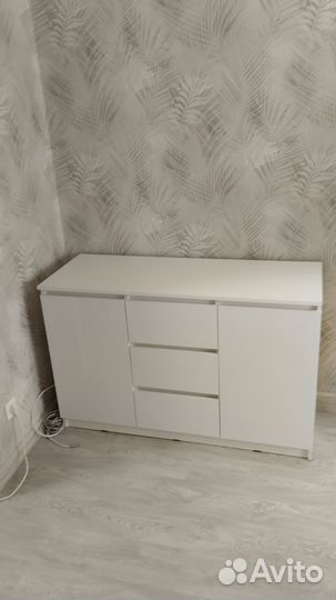 Комод белый с ящиками
