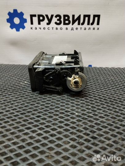 Дефлектор обдува салона левый Volvo FH4 82165759