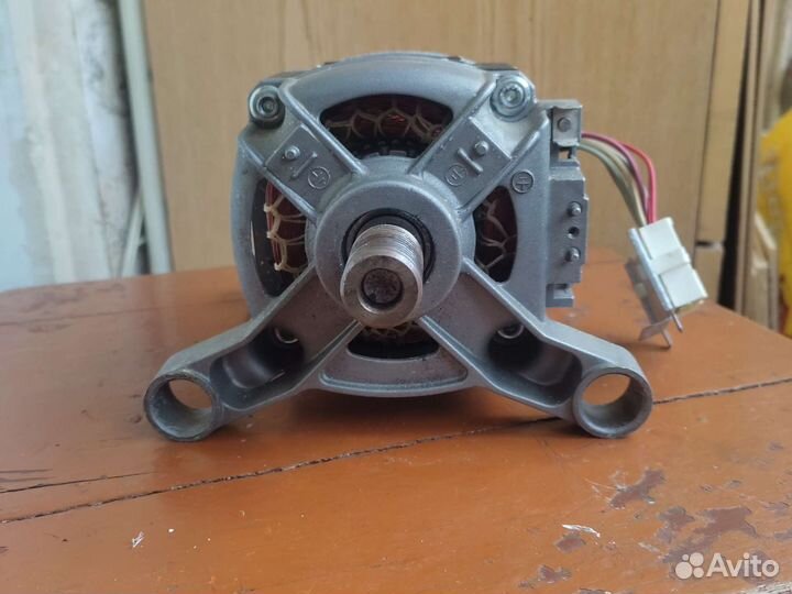 Двигататель стиральной машины Ariston