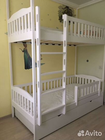 Двухъярусная кровать 