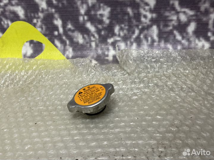 Крышка радиатора Mitsubishi Colt Z3 Кольт 6