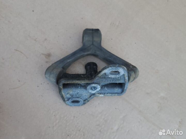 Кронштейн глушителя Audi A4 B6 2000-2005