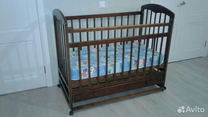 Кроватка детская с матрасом