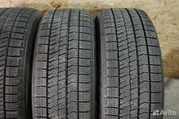 Bridgestone Blizzak VRX2 215/60 R17 96Q