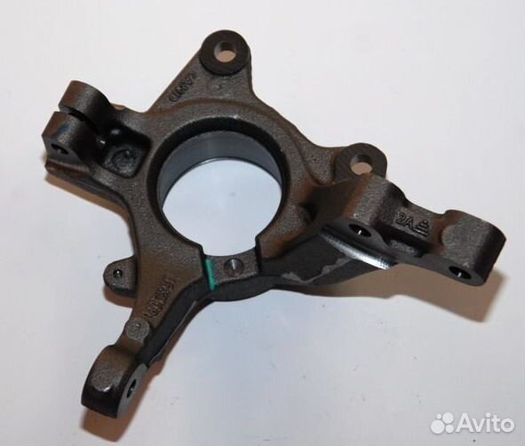 Поворотный кулак largus правый MR1548877R