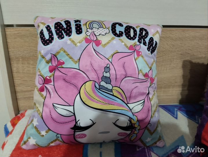 Плюшевая подушка