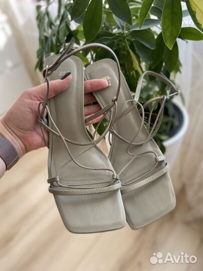 Босоножки Zara