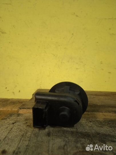 Кнопка регулировки зеркала Nissan Almera G15 седан