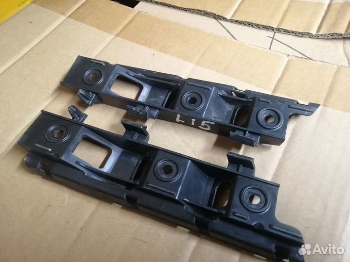 Кронштейн переднего бампера VW Passat B6