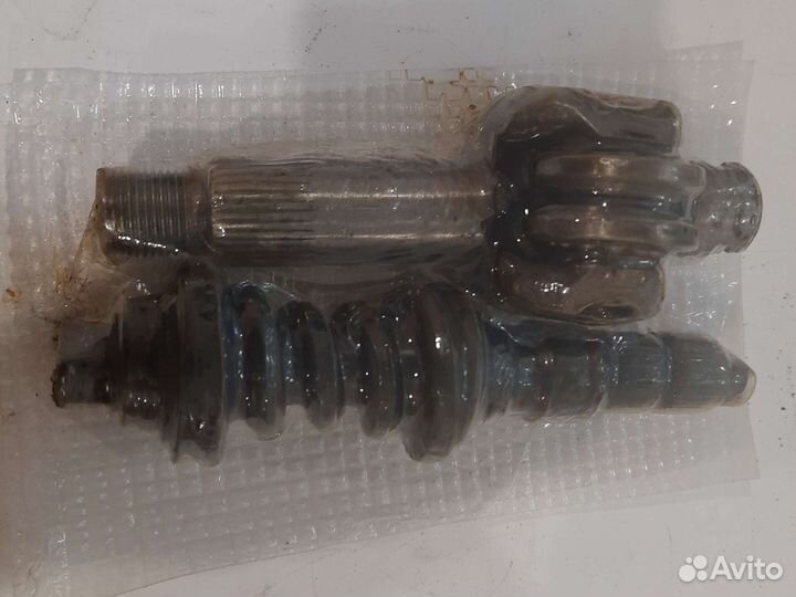 Пыльник полуоси луаз а так же много запчастей