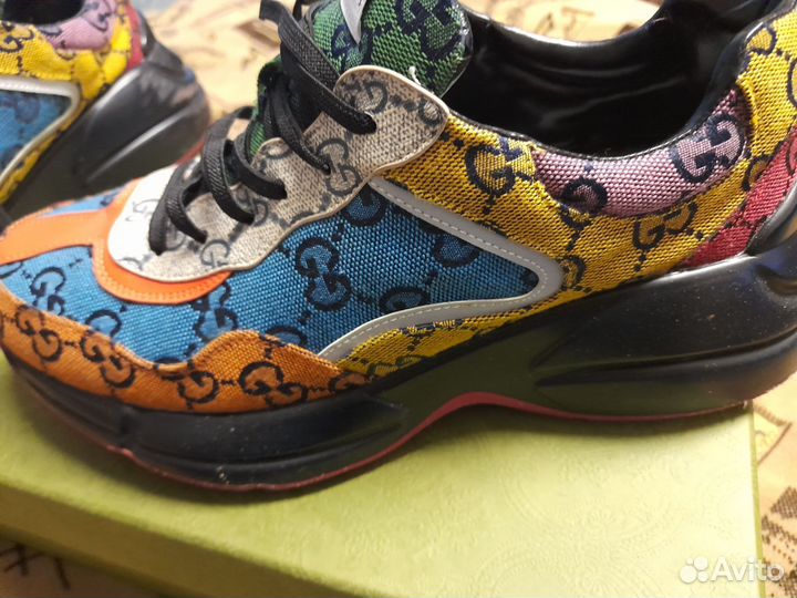 Кроссовки женские