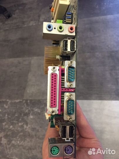 Материнская плата GA-8IPE1000