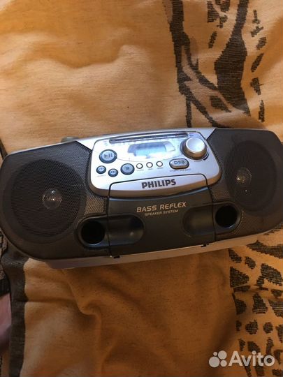Продаю магнитолу philips AZ 1220\14