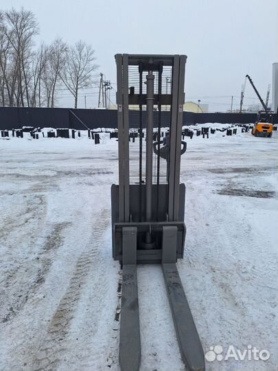 Электрический штабелер 1,5 тонны