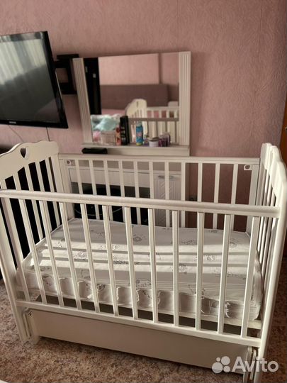 Детская кровать с маятником и ящиками