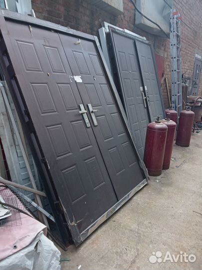 Дверь входная железная двустворчатая бу