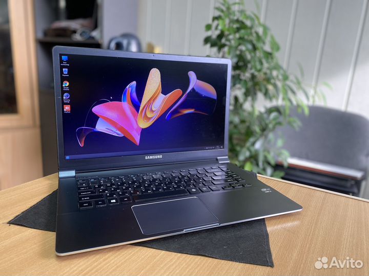 Топовый ультрабук Samsung i5 8озу SSD 240