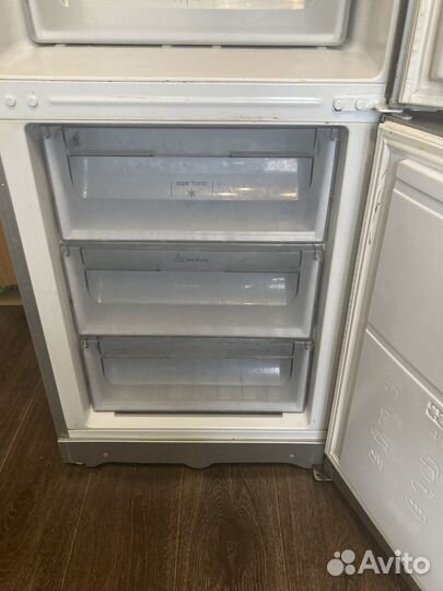 Холодильник hotpoint ariston бу