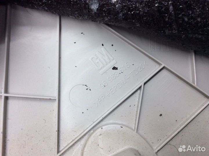 Обшивка стойки задней левая Chevrolet Cruze седан