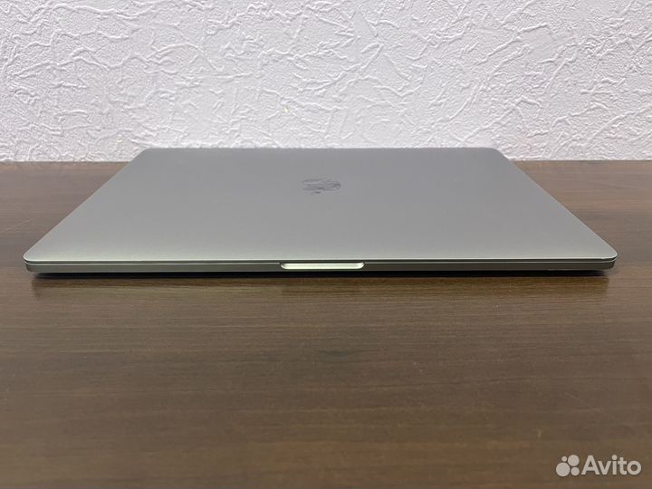 MacBook Pro 15 2018 i7/32/512/560X 4GB