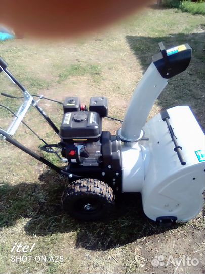 Продам снегоуборщик