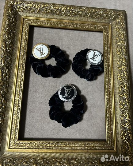 Резинка бархатная Louis Vuitton