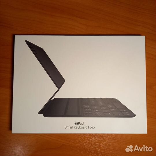 Чехол-клавиатура Apple Smart Keyboard Folio 11