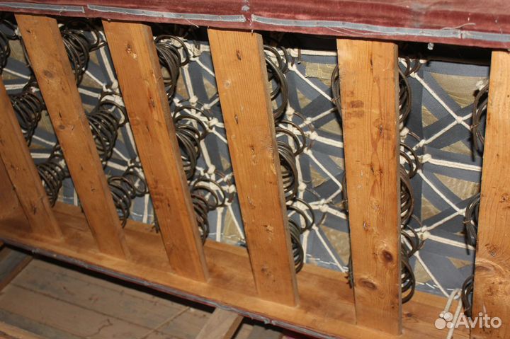 Антикварный, старинный диван ореховый