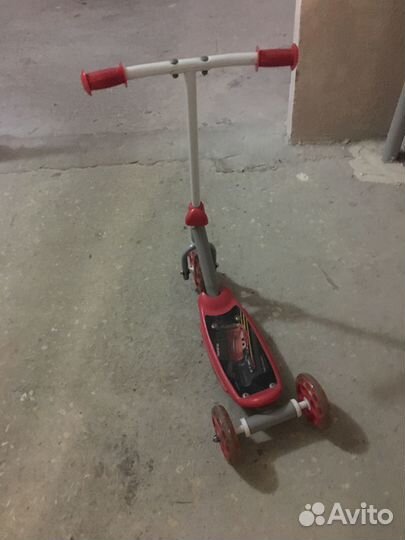 Самокат трехколесный