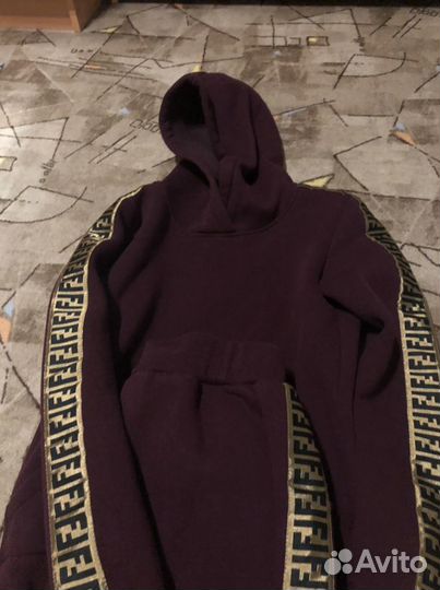 Костюм женский теплый и свитер