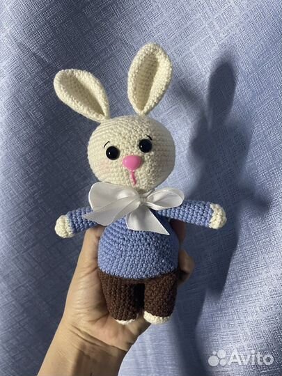 Вязаный заяц амигуруми