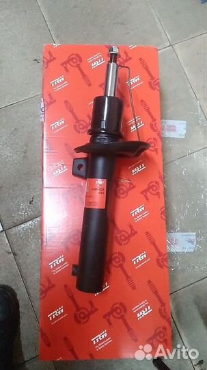 Стойка амортизационная газовая, передняя. Passat