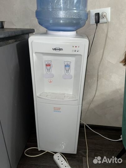 Кулер для воды напольный новый