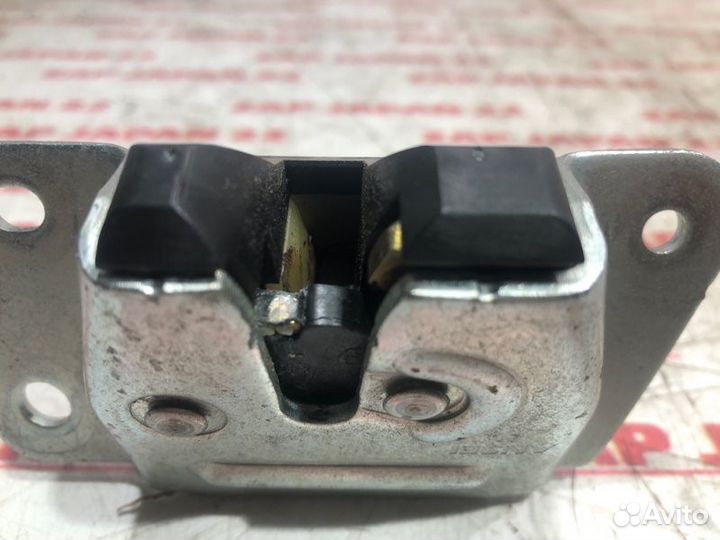 Замок двери багажника Mitsubishi Airtrek CU5W 4G69