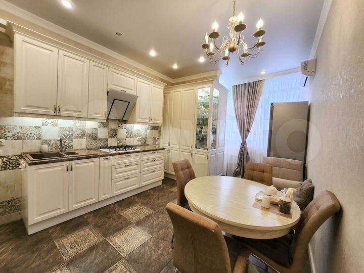 2-к. квартира, 81 м², 16/17 эт.