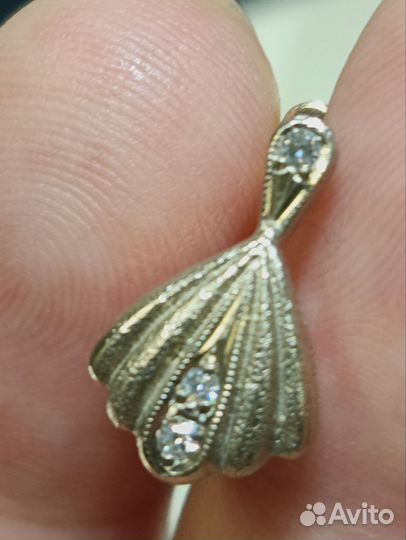 Золотые серьги с бриллиантами 583