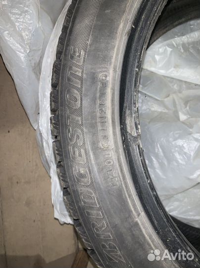 Bridgestone Blizzak Spike-01 235/45 R17
