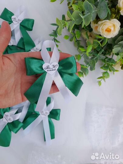 Бутоньерки для гостей бантики