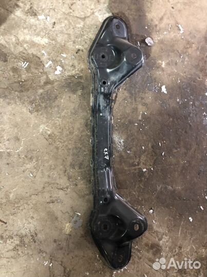 Балка передняя поперечная Мазда сх7 CX7