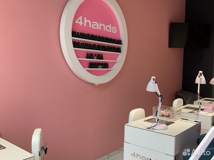 Модель на маникюр с покрытием гель лак