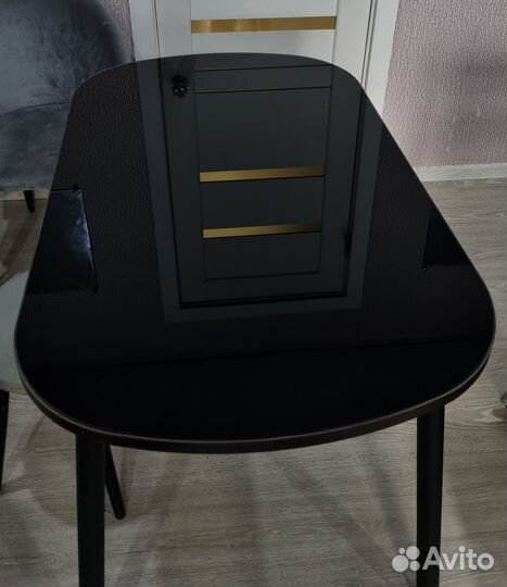 Кухонный стол стеклянный нераскладной