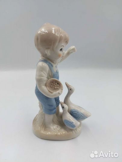 Статуэтка фарфор 