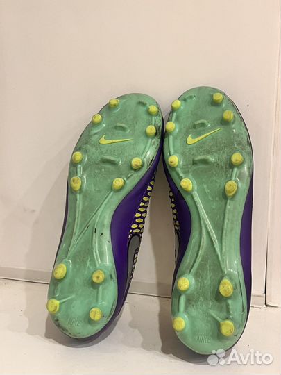 Футбольные бутсы nike