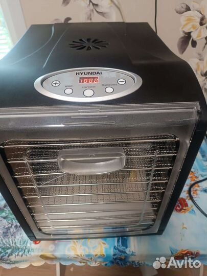 Сушильная камера для продуктов Hyundai hyfd-S1800