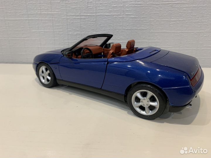 Alfa Romeo spider. 1/18. Maisto
