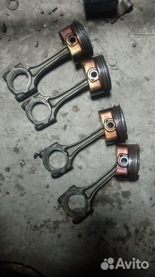 Поршень с шатуном на Джили Эмгранд 1.8